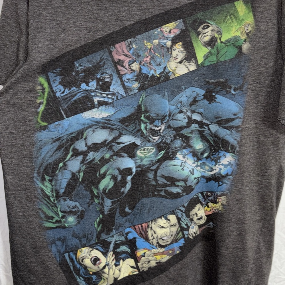 SOLD - Blackest Night: Batman (zombies!) series shirt